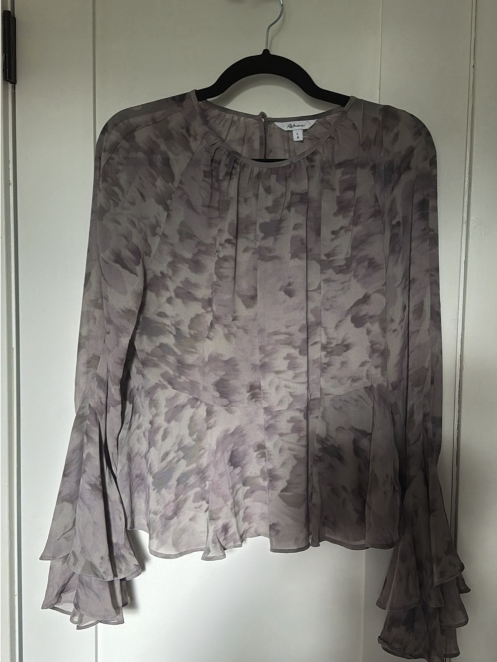 ✨3/$45✨Reitmans Lavender Floral Ruffled Sleeve Blouse - Picture 2 of 5